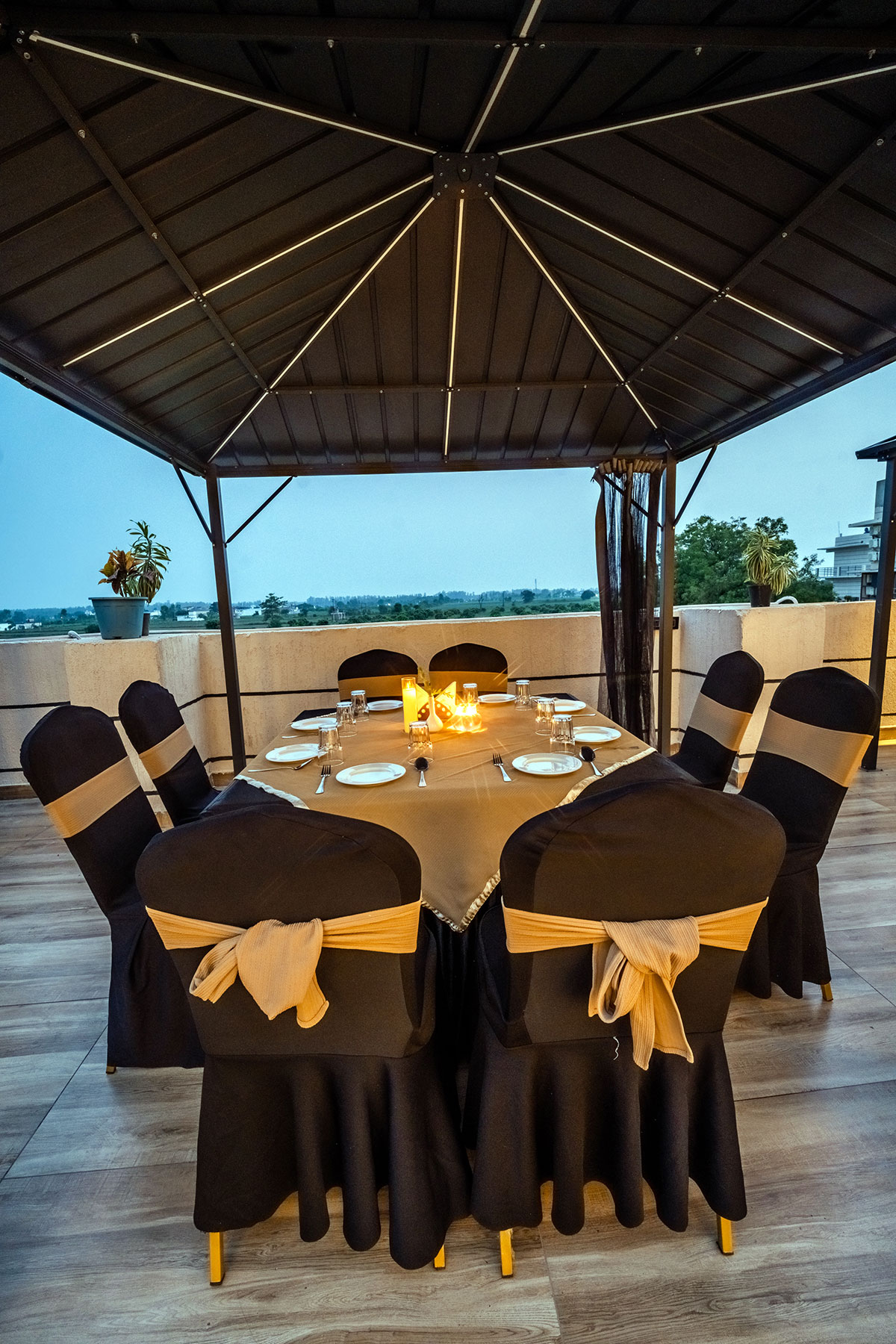 Refined dining atmosphere at LeafyLush